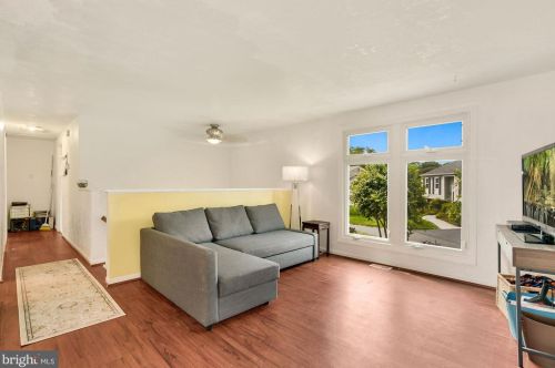 12729 Magna Carta Rd, Herndon, VA 20171-2725