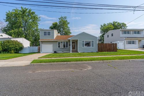 6 Exeter St, Old Bridge, NJ 08857-2202