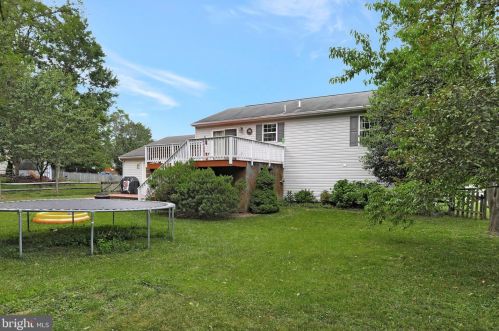 16913 Hampshire Dr, Williamsport, MD 21795-3180
