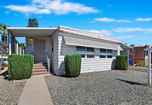 43 Round Table Dr, Riverside, CA 92507-6998