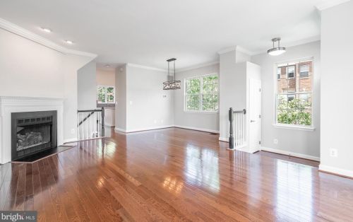 2527 James Madison Cir, Herndon, VA 20171-4322