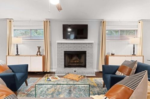 1609 Bridgeport Dr, Atlanta GA  30318-3331 exterior