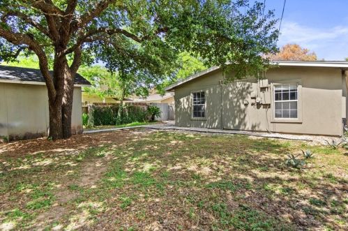 6609 Cruz St, Austin TX  78741-3519 exterior