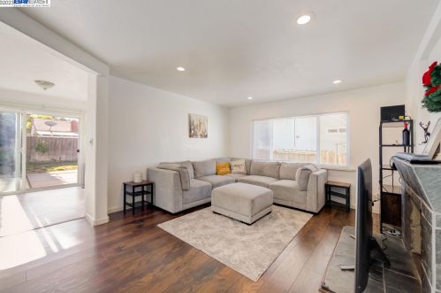 1416 Sunshine Dr, Concord CA  94520-4069 exterior
