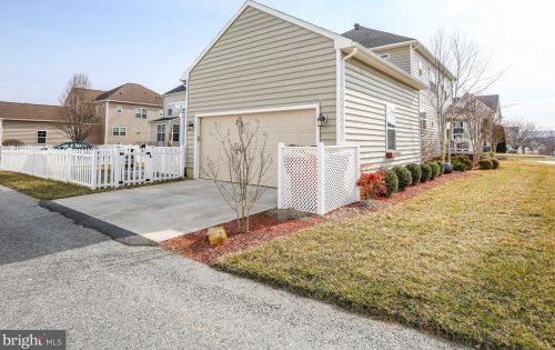 395 Lord Fairfax St, Charles Town WV 25414-2529 exterior