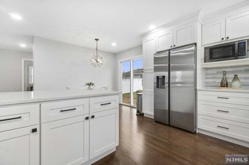 2 6th St, Wood-Ridge NJ  07075-2118 exterior