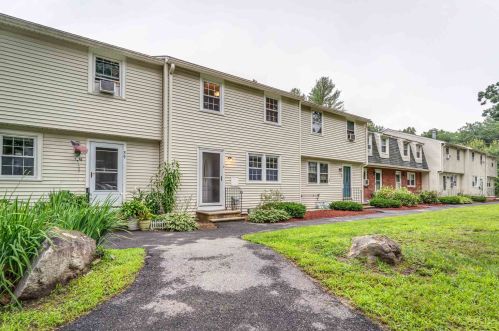 40 Olde Country Village Rd, Londonderry, NH 03053-3823