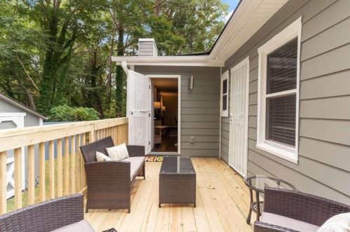 1609 Bridgeport Dr, Atlanta GA  30318-3331 exterior
