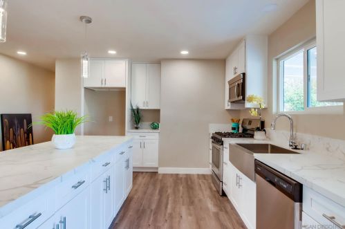 284 Middlebush Dr, San Diego, CA 92114-6118