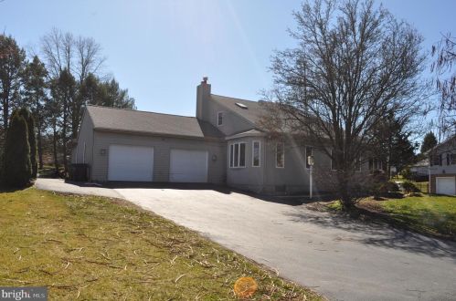 545 Bayberry Dr, York, PA 17404-1374