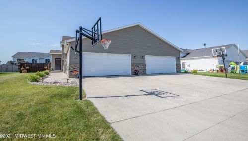 915 Woodbridge Cir, Dilworth, MN 56529-1515