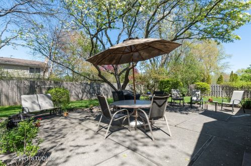 1020 North Ave, Bannockburn IL  60015-2206 exterior