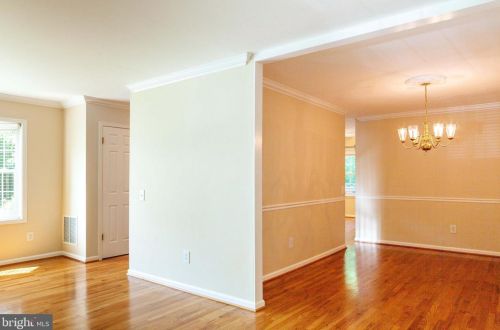 8913 Grandstaff Ct, Springfield VA  22153-1145 exterior