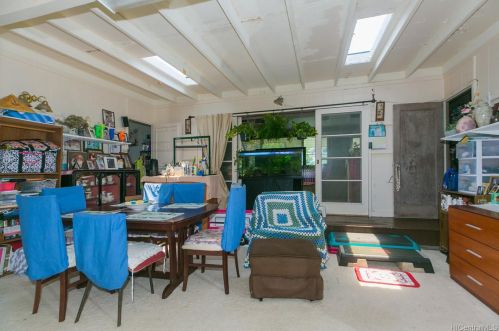 831 Hind Iuka Dr, Honolulu HI  96821-1727 exterior