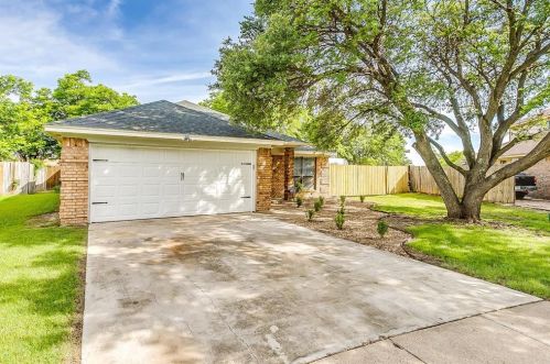 10208 Little Fox Ct, Fort Worth, TX 76108-4055