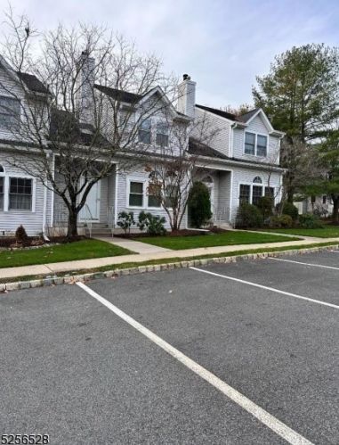 420 Chapman Ct, Hackettstown, NJ 07840-1643