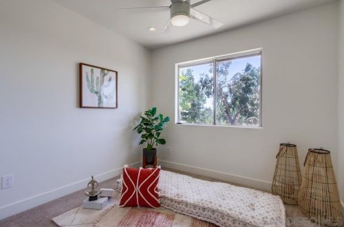 1376 Darwin Dr, Oceanside CA  92056-6618 exterior