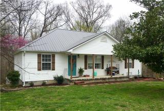 111 Amy Dr, Pulaski, TN 38478-1937