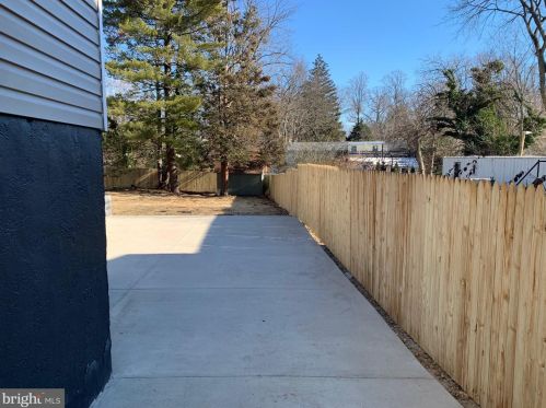 9407 Colesville Rd, Silver Spring MD 20901-4819 exterior