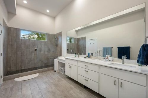 5008 Baker St, Austin TX  78721-1511 exterior