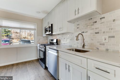 2691 Cristina Ct, Woodbridge VA  22192-3127 exterior