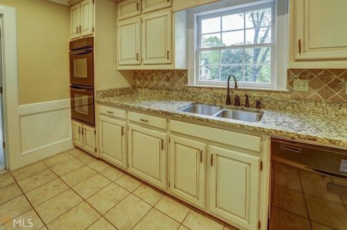 7575 Hunters Woods Dr, Atlanta GA  30350-5631 exterior