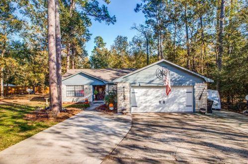 61 Prince Cir, Stephen Creek, TX 77331-3351