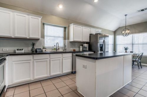 7058 Deer Rdg Dr, Fort Worth TX 76137-4714 exterior