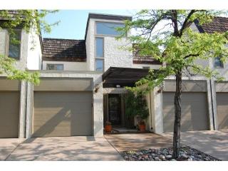 3770 Towndale Dr, Minneapolis MN  55431-4404 exterior
