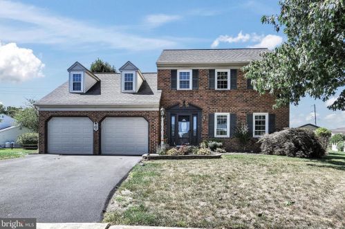 15 Stoneridge Cir, Ephrata, PA 17522-8808