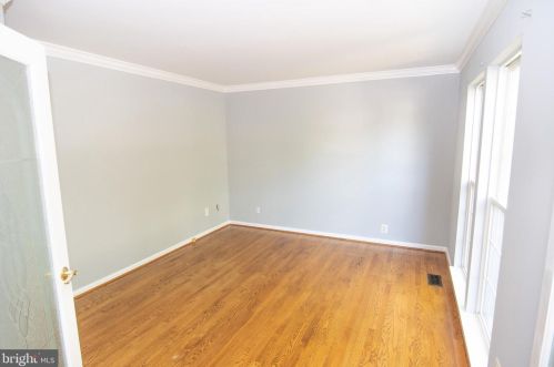 1 Zinc Dr, Fredericksburg, VA 22406-7225