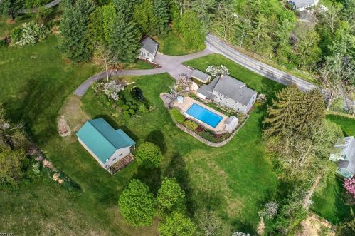 30 Fox Chase Rd, Chester, NJ 07930-2915
