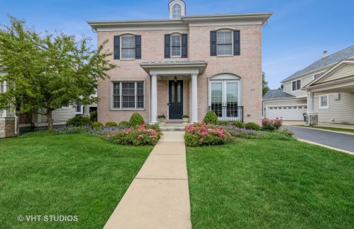 2211 Cottonwood Dr, Glenview, IL 60026-7770