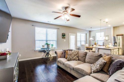 10437 Turning Leaf Trl, Fort Worth TX  76131-3981 exterior