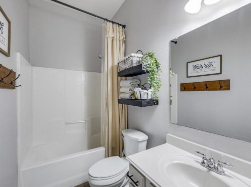 6552 Fairview Dr, Fort Worth TX  76148-1440 exterior