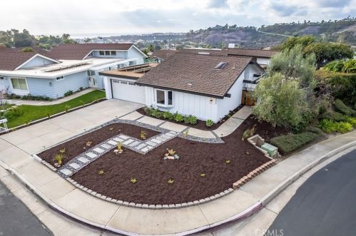 323 Calle Empalme, San Clemente CA  92672-2105 exterior