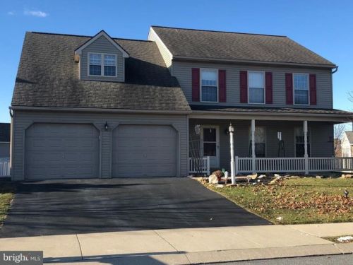 7 Garfield Dr, Ephrata, PA 17522-1140