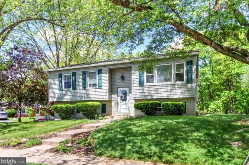2455 Redwood Rd, York, PA 17408-3944