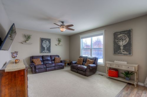 1600 Bristol Dr, Pingree Grove IL  60140-9038 exterior