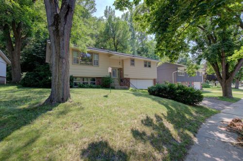 1754 Spruce Dr, Red Wing, MN 55066-3001