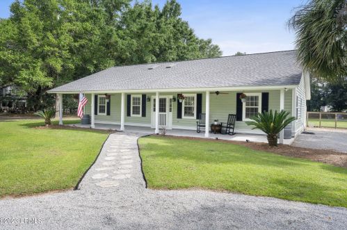 35 Grande Oaks Dr, Bluffton, SC 29910-5502