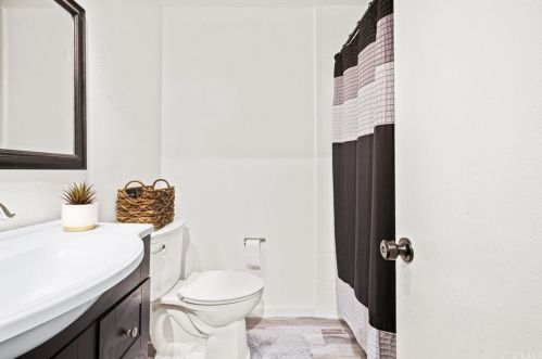 4200 Alderdale Ave, Anaheim CA  92807-2837 exterior