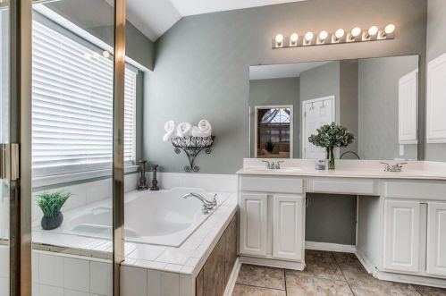 7058 Deer Rdg Dr, Fort Worth TX 76137-4714 exterior