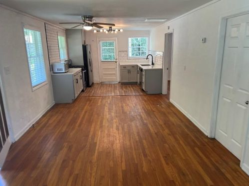 1870 Cambria Ave, Atlanta GA  30318-3057 exterior