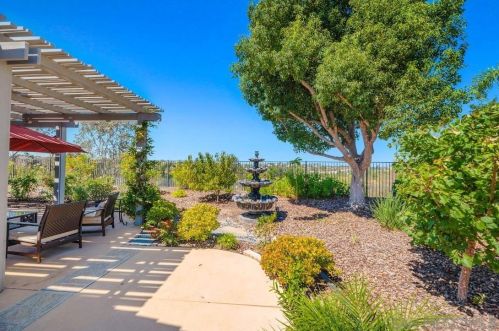 1597 Parkview Dr, Vista CA  92081-8750 exterior