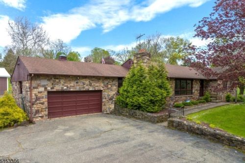 2 Timberwick Dr, Flemington, NJ 08822-5511
