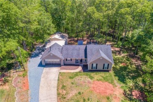 639 Atlantis Ct, Holly Springs, GA 30115-8324