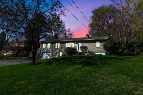 59 Dion Ave, Kittery, ME 03904-1118