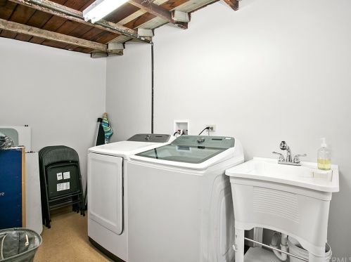 645 Ivy St, Glendale CA  91204-1027 exterior