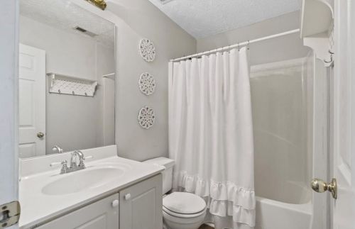 842 Eagle Glen Xing, Holly Springs GA  30189-6958 exterior